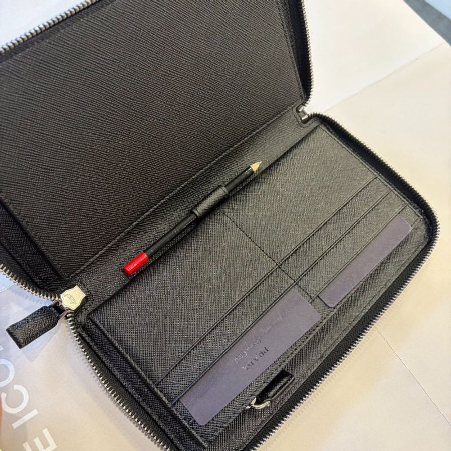 PRADA 印字大款拉鍊商務夾長夾(附鉛筆)/黑-3