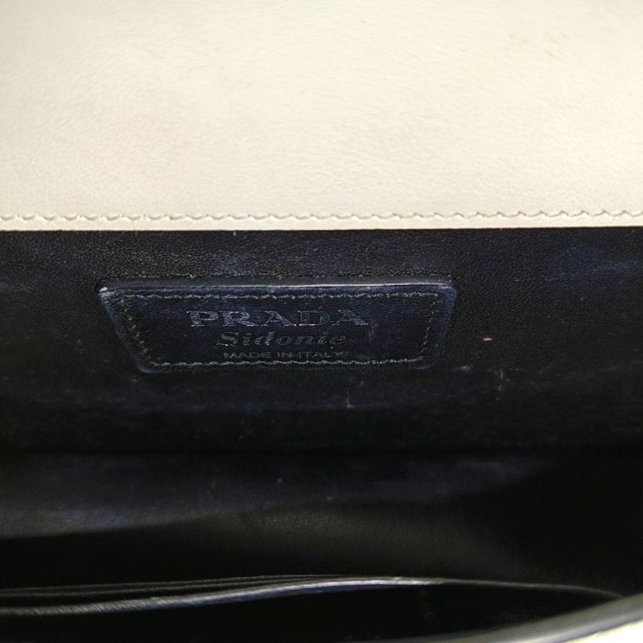 PRADA Sidonie白色牛皮十字紋肩背包-6