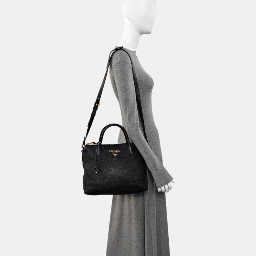 PRADA Vitello Phenix 相機包黑色牛皮十字紋-1