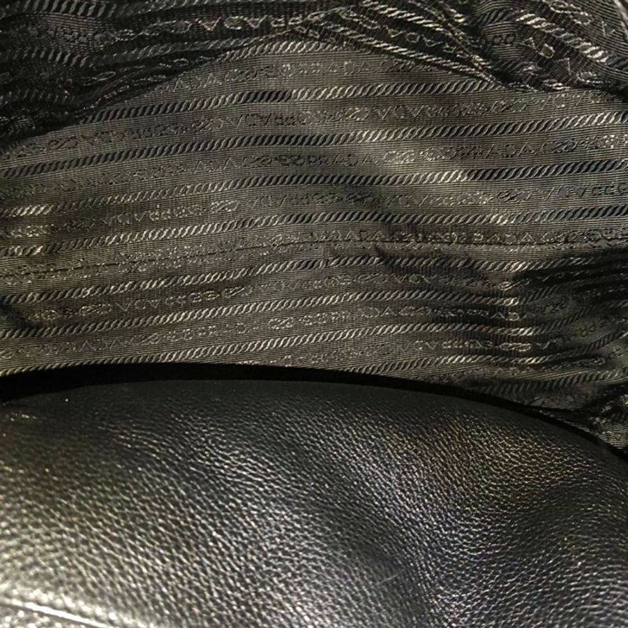 PRADA Vitello Phenix 相機包黑色牛皮十字紋-6