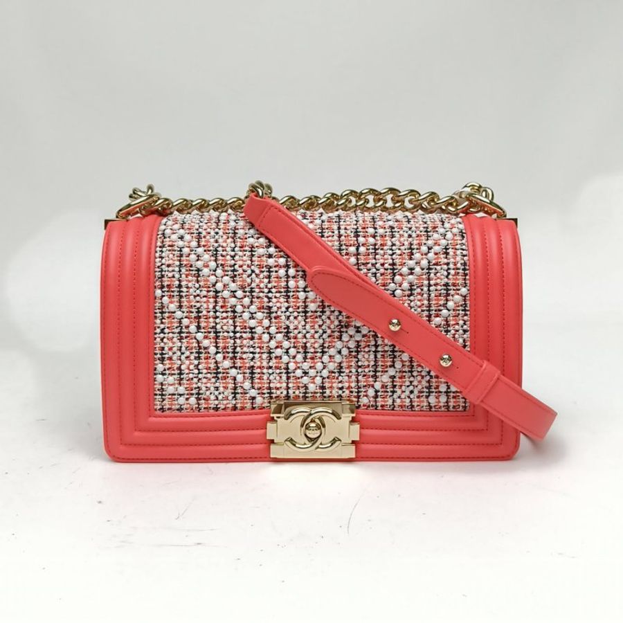 CHANEL Leboy中號紅色牛皮/帆布27開淺金扣粉色軟泥肩背包-0