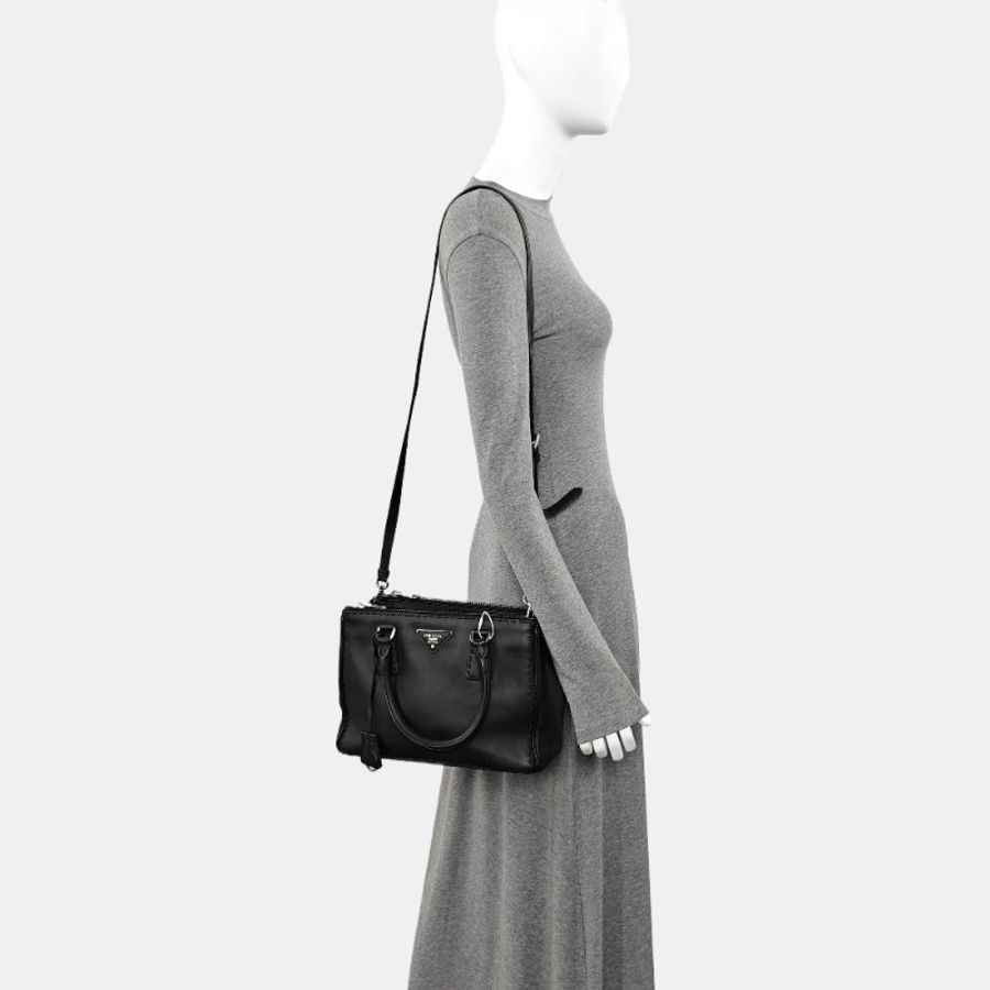 PRADA Galleria中號黑色牛皮徽標十字紋單肩包-1