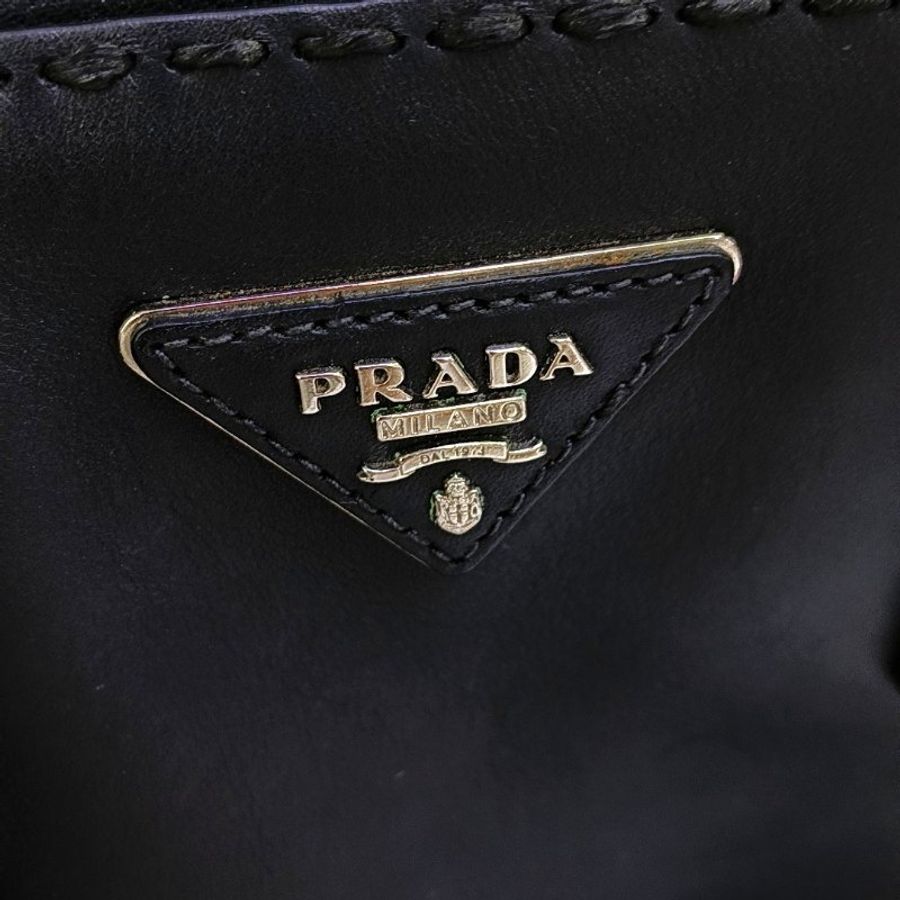 PRADA Galleria中號黑色牛皮徽標十字紋單肩包-7