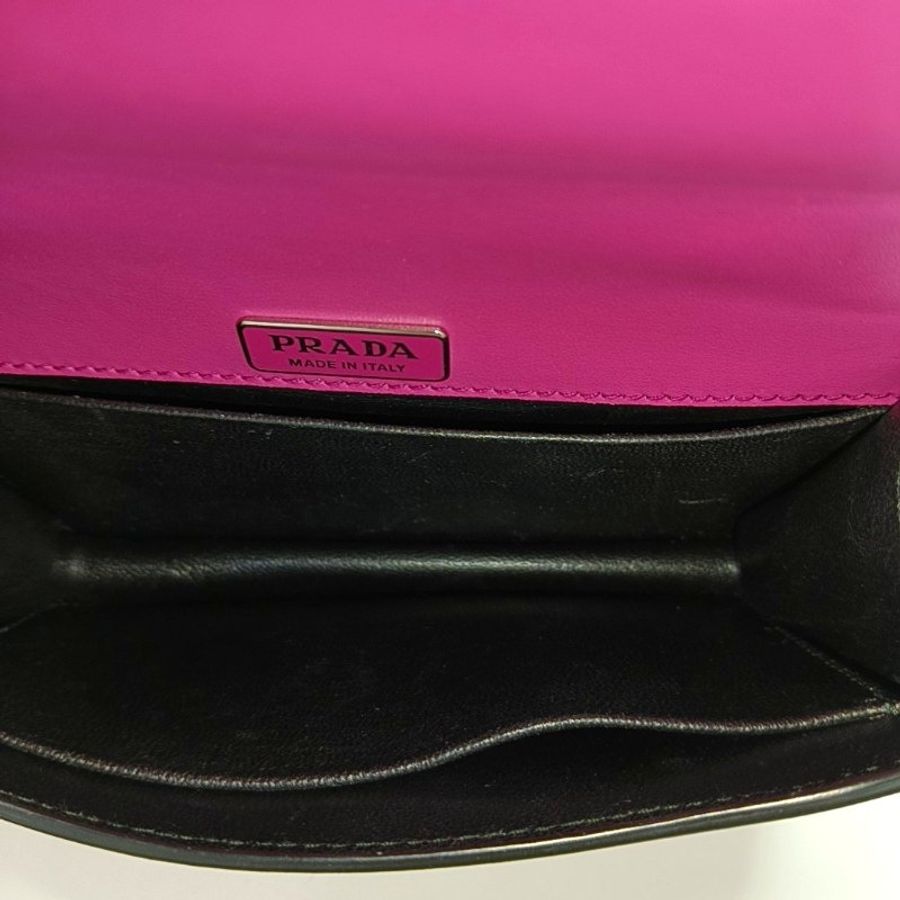 PRADA Cahier玫紅色牛皮鉚釘斜挎包單肩包-6