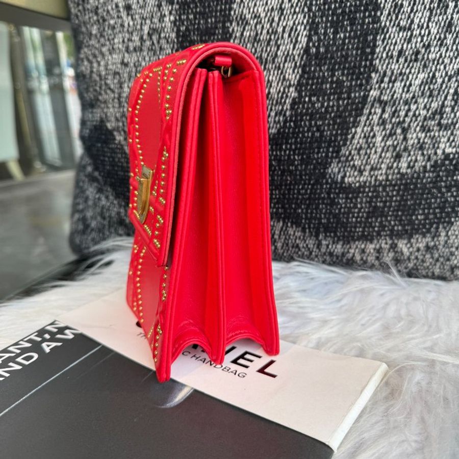DIOR 鉚釘配件鏈包 紅-2