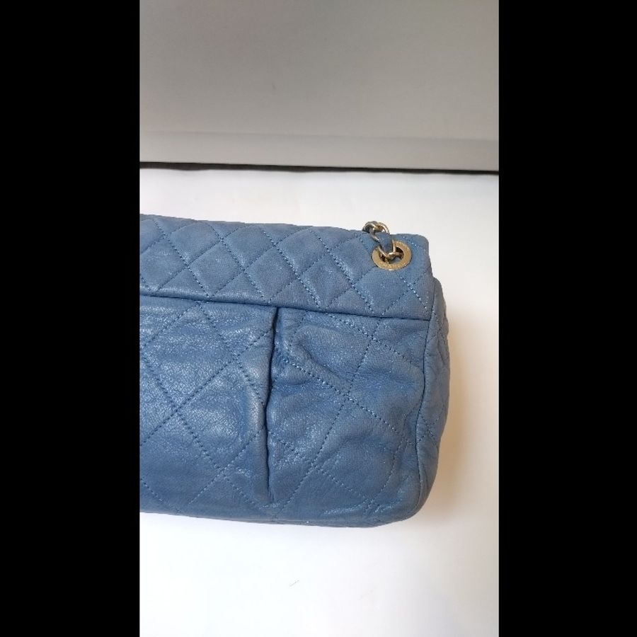 Chanel 金鍊藍色幻彩皮革肩側口蓋包-12