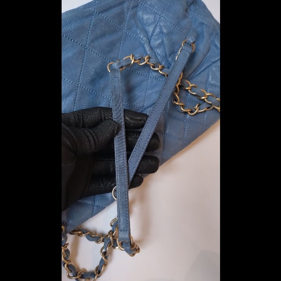 Chanel 金鍊藍色幻彩皮革肩側口蓋包-36