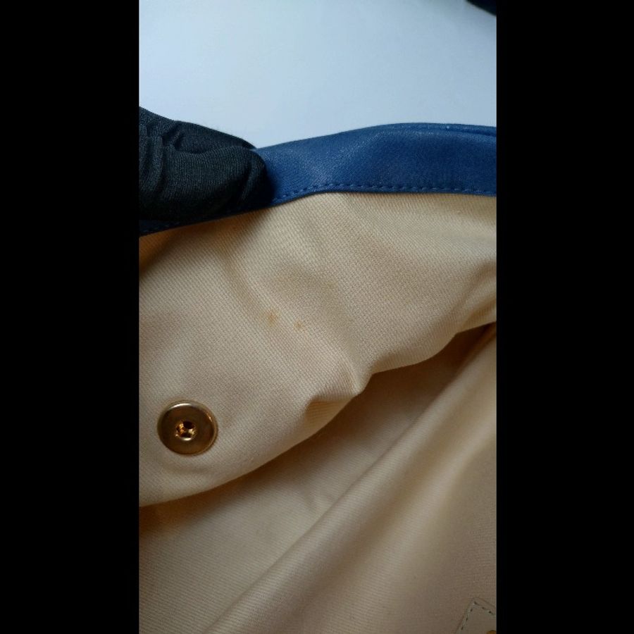 Chanel 金鍊藍色幻彩皮革肩側口蓋包-45