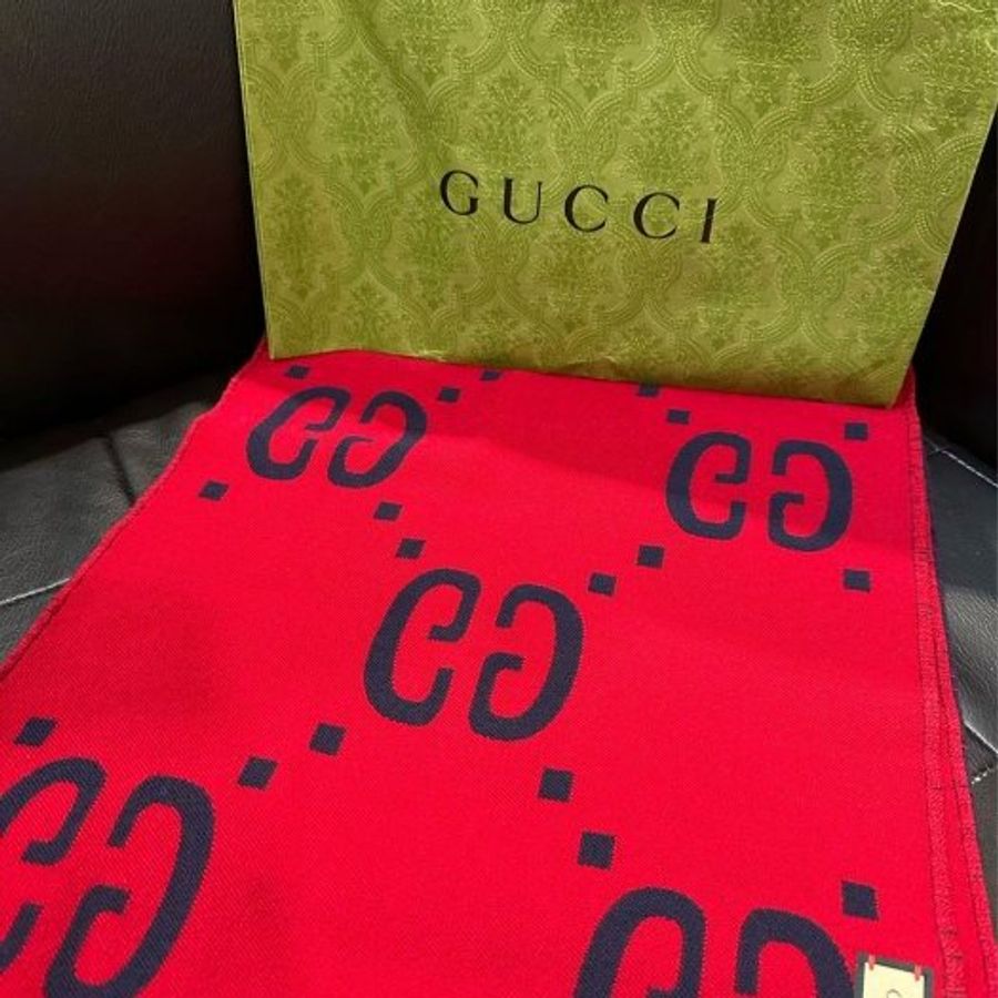 💎Han's house精品服飾💎 GUCCI 古馳 495592 男女均可 圍巾 披肩 190x35cm-1