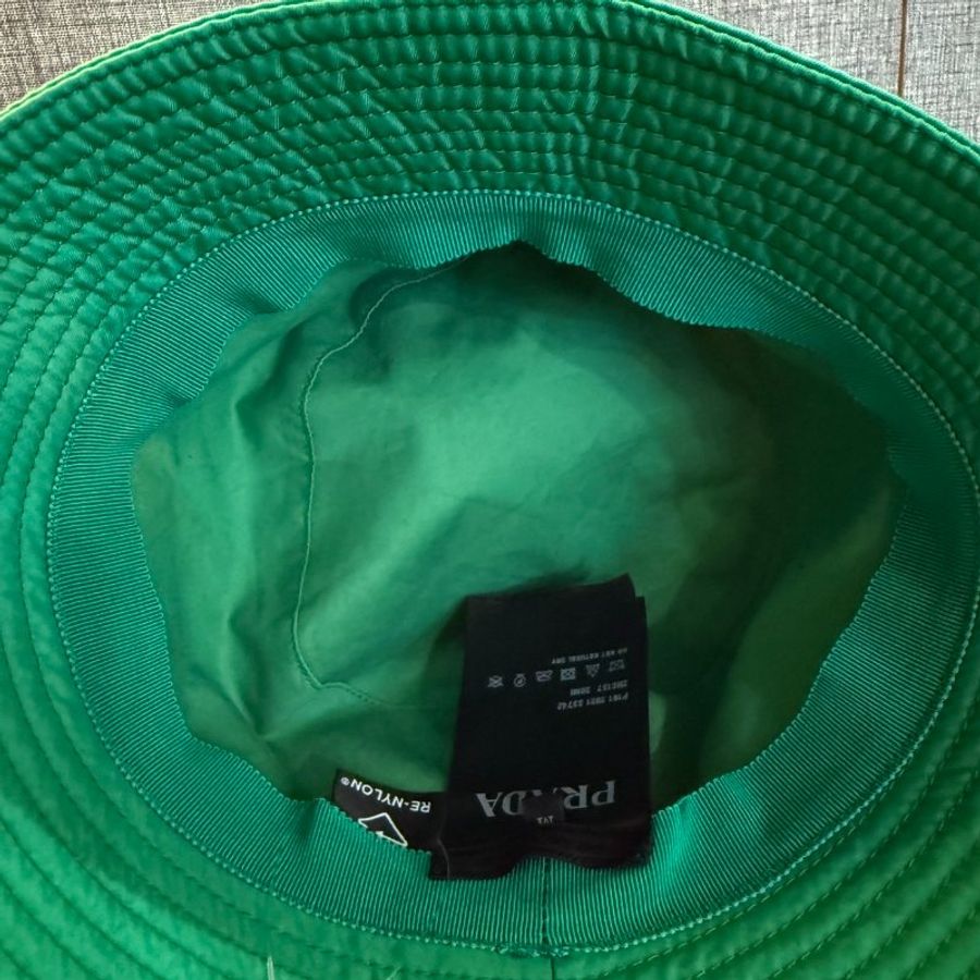 PRADA 尼龍三角鐵牌漁夫帽 M-2