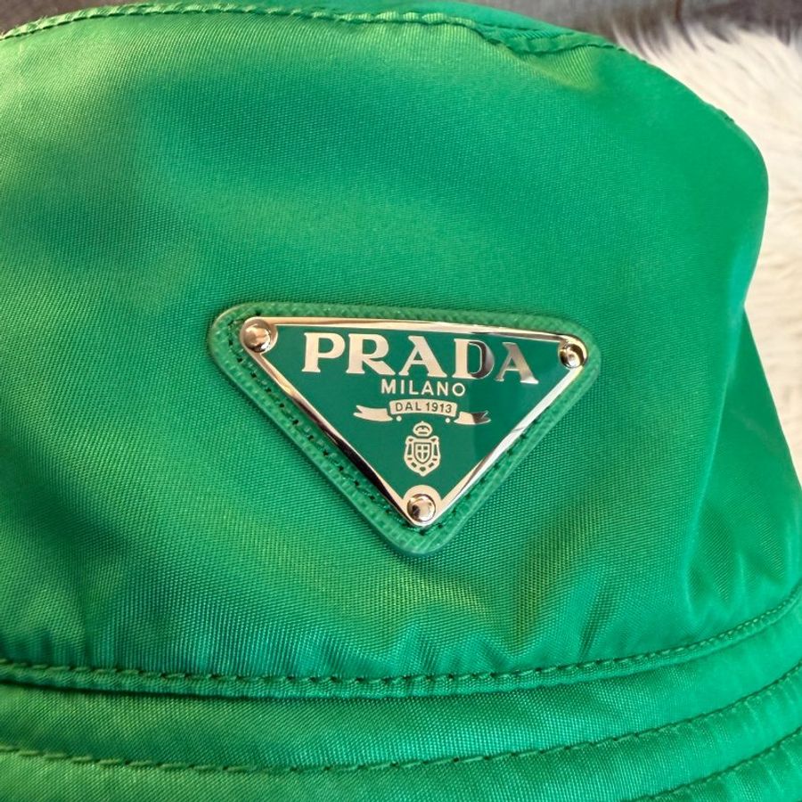 PRADA 尼龍三角鐵牌漁夫帽 M-3