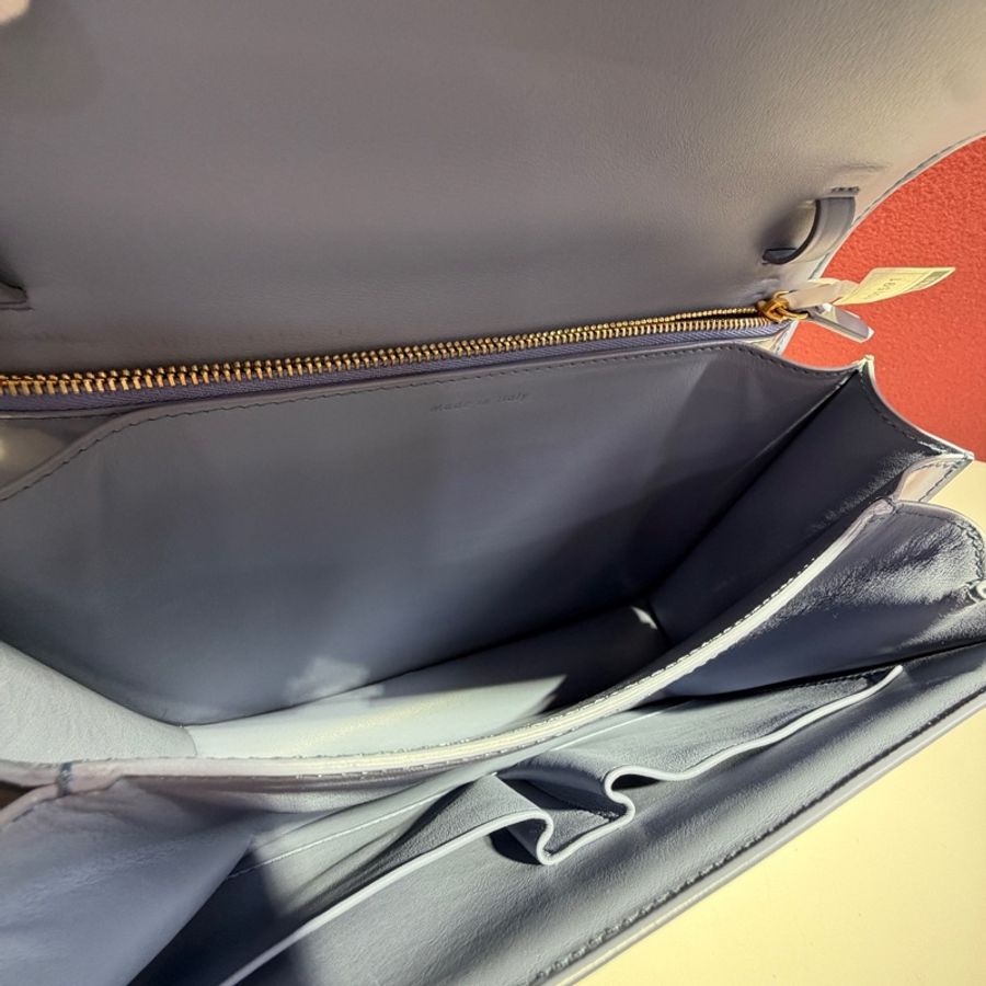 賽琳 Celine 金扣 霧霾藍光滑小牛皮斜挎包-7