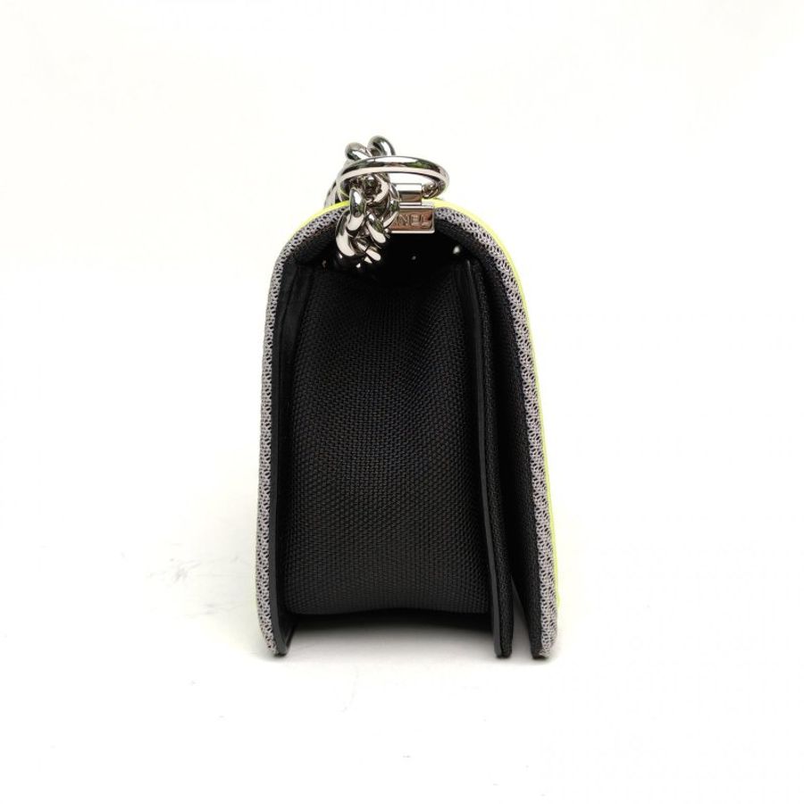 CHANEL Leboy中號25黑色帆布22開黑扣肩背包-3