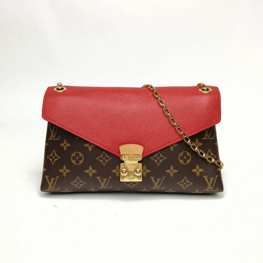 LOUIS VUITTON Pallas傳奇Chain鏈條信封包紅色PVC金扣肩背包-0