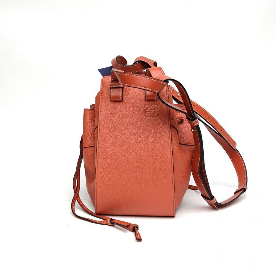 LOEWE Hammock吊床包小號紅色荔枝牛皮金扣肩背包-3