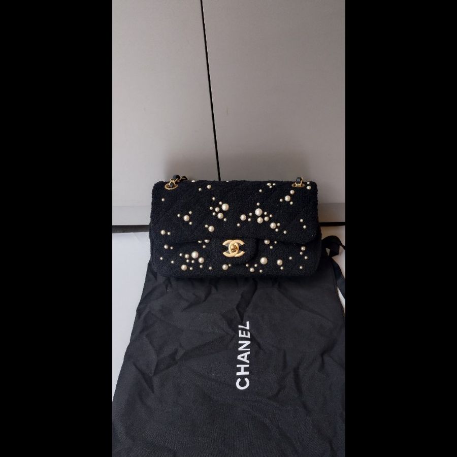 Chanel 秀款金鍊黑色毛呢珠珠口蓋包-4