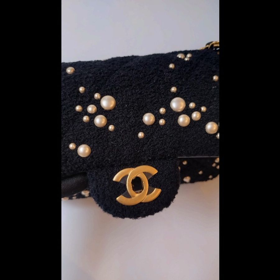 Chanel 秀款金鍊黑色毛呢珠珠口蓋包-7
