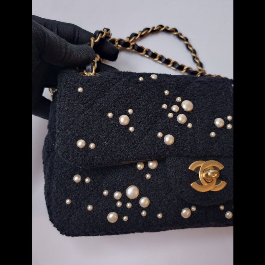 Chanel 秀款金鍊黑色毛呢珠珠口蓋包-8