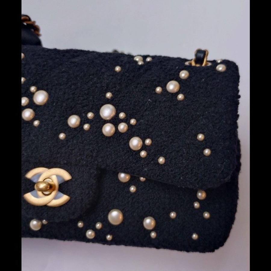Chanel 秀款金鍊黑色毛呢珠珠口蓋包-9
