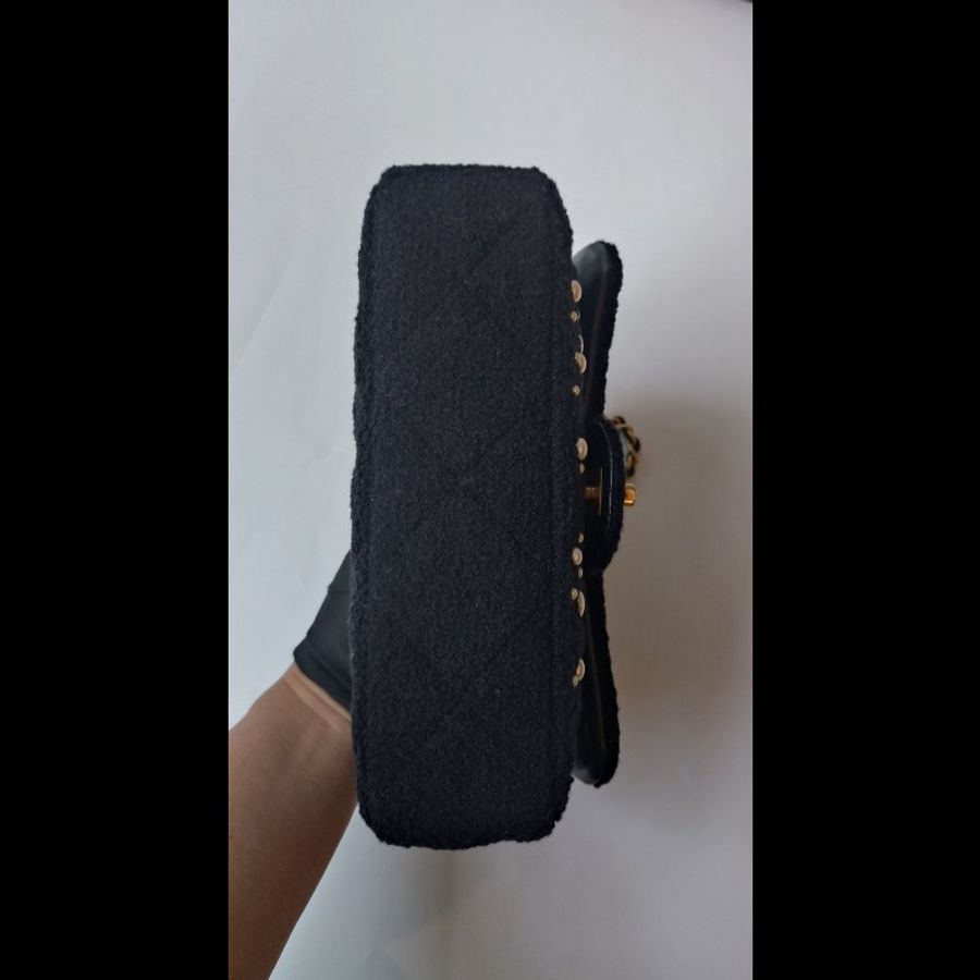 Chanel 秀款金鍊黑色毛呢珠珠口蓋包-13
