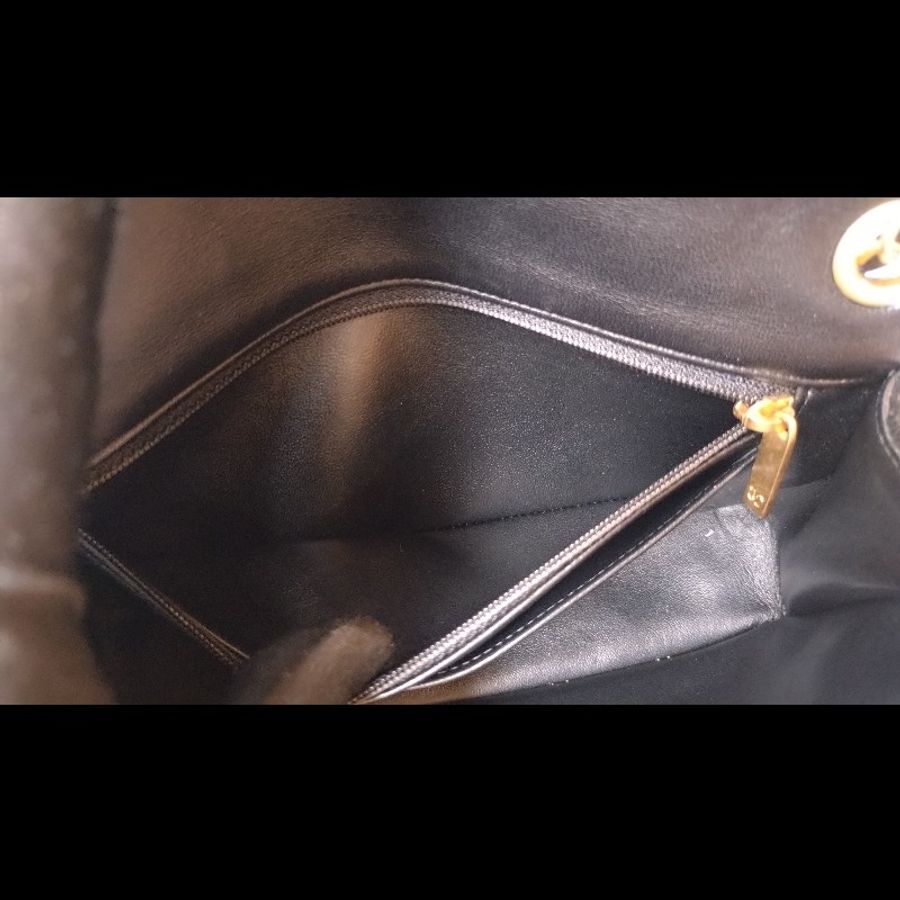 Chanel 秀款金鍊黑色毛呢珠珠口蓋包-19