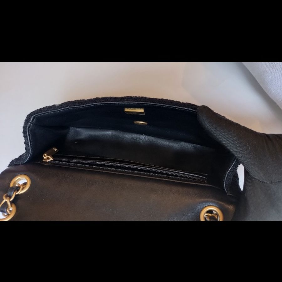 Chanel 秀款金鍊黑色毛呢珠珠口蓋包-20