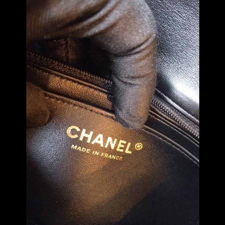 Chanel 秀款金鍊黑色毛呢珠珠口蓋包-21
