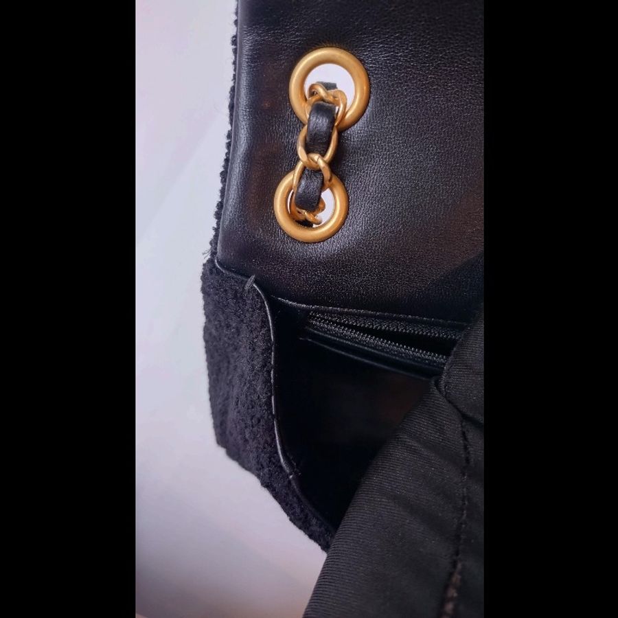 Chanel 秀款金鍊黑色毛呢珠珠口蓋包-22