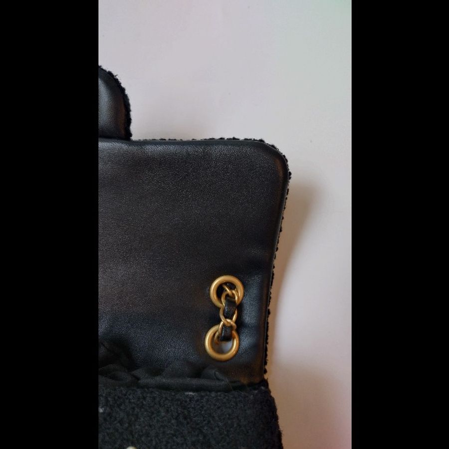 Chanel 秀款金鍊黑色毛呢珠珠口蓋包-28