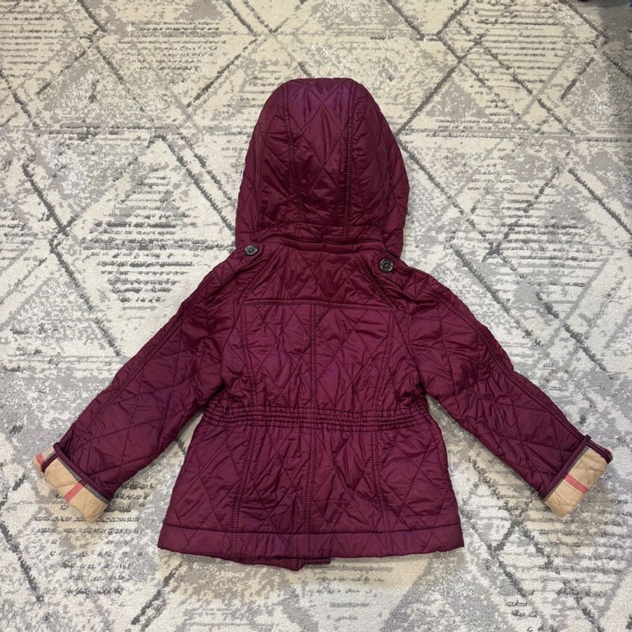 Burberry 童裝 經典絎縫連帽羽絨外套(典雅葡萄紫)-1