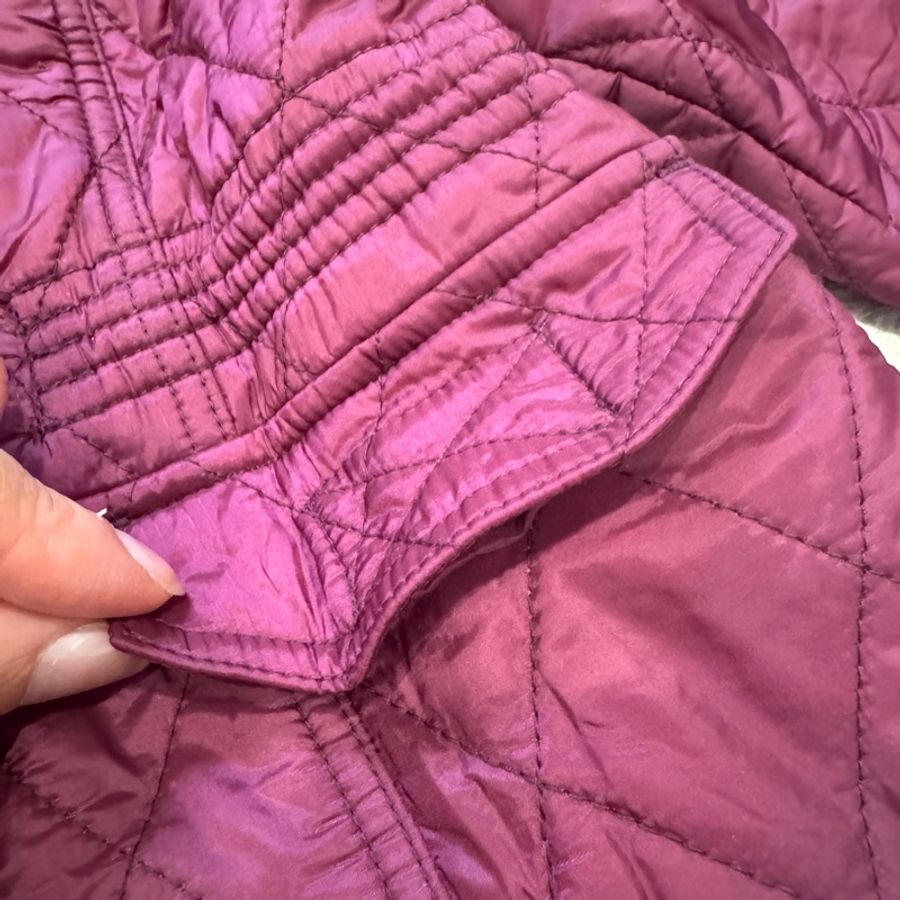 Burberry 童裝 經典絎縫連帽羽絨外套(典雅葡萄紫)-17