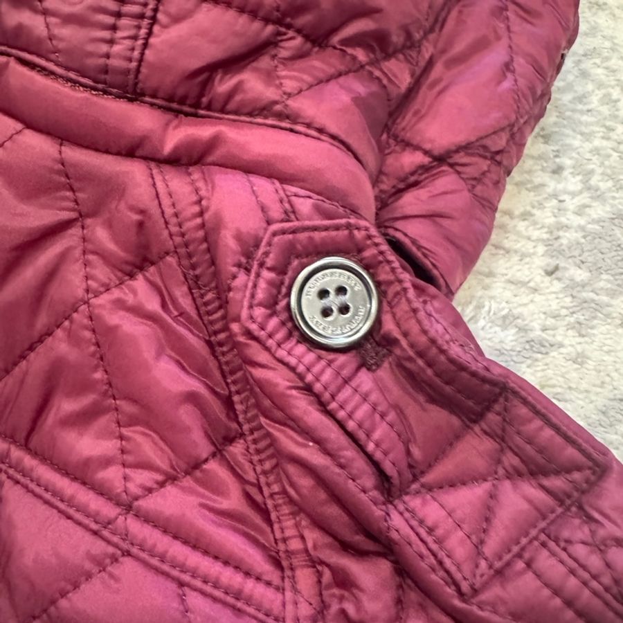 Burberry 童裝 經典絎縫連帽羽絨外套(典雅葡萄紫)-21