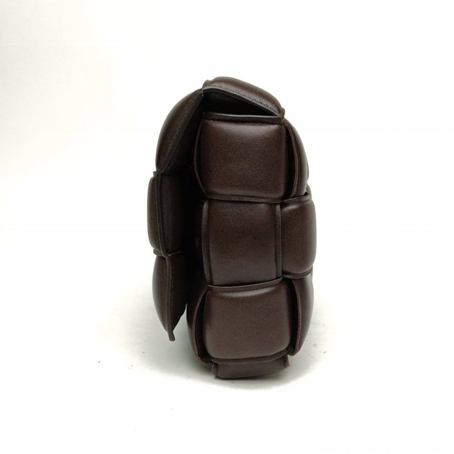 BOTTEGA VENETA CassettePadded加襯中號深巧克力色羊皮肩背包-1