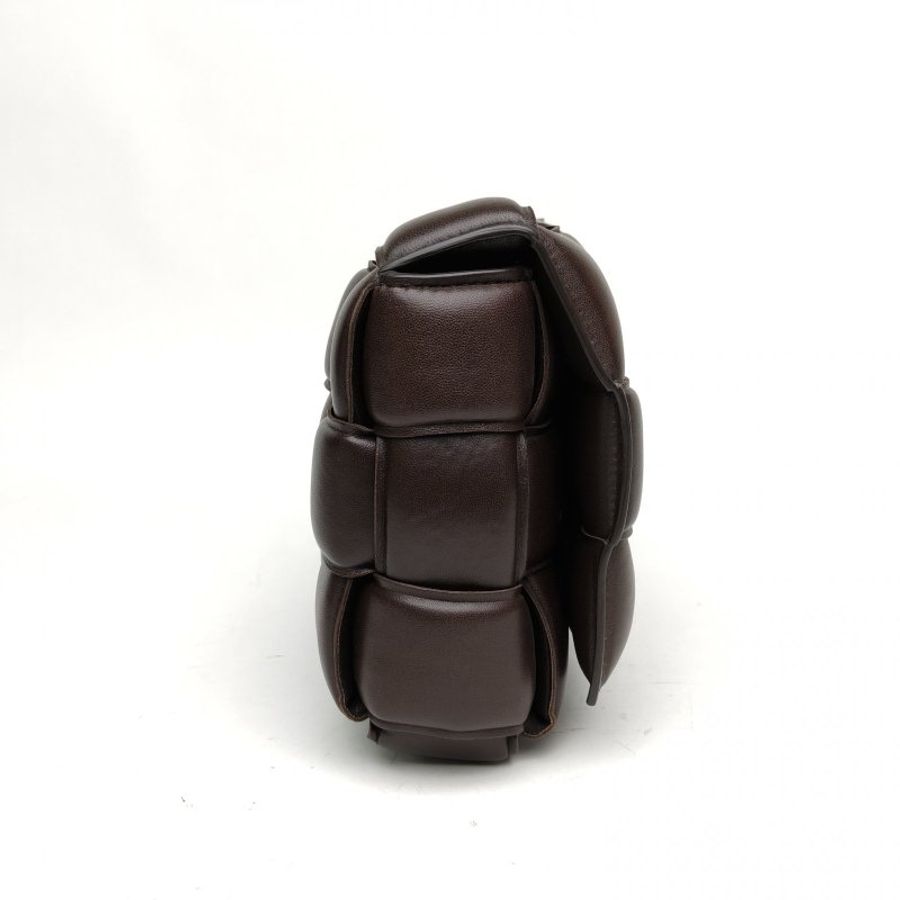BOTTEGA VENETA CassettePadded加襯中號深巧克力色羊皮肩背包-3