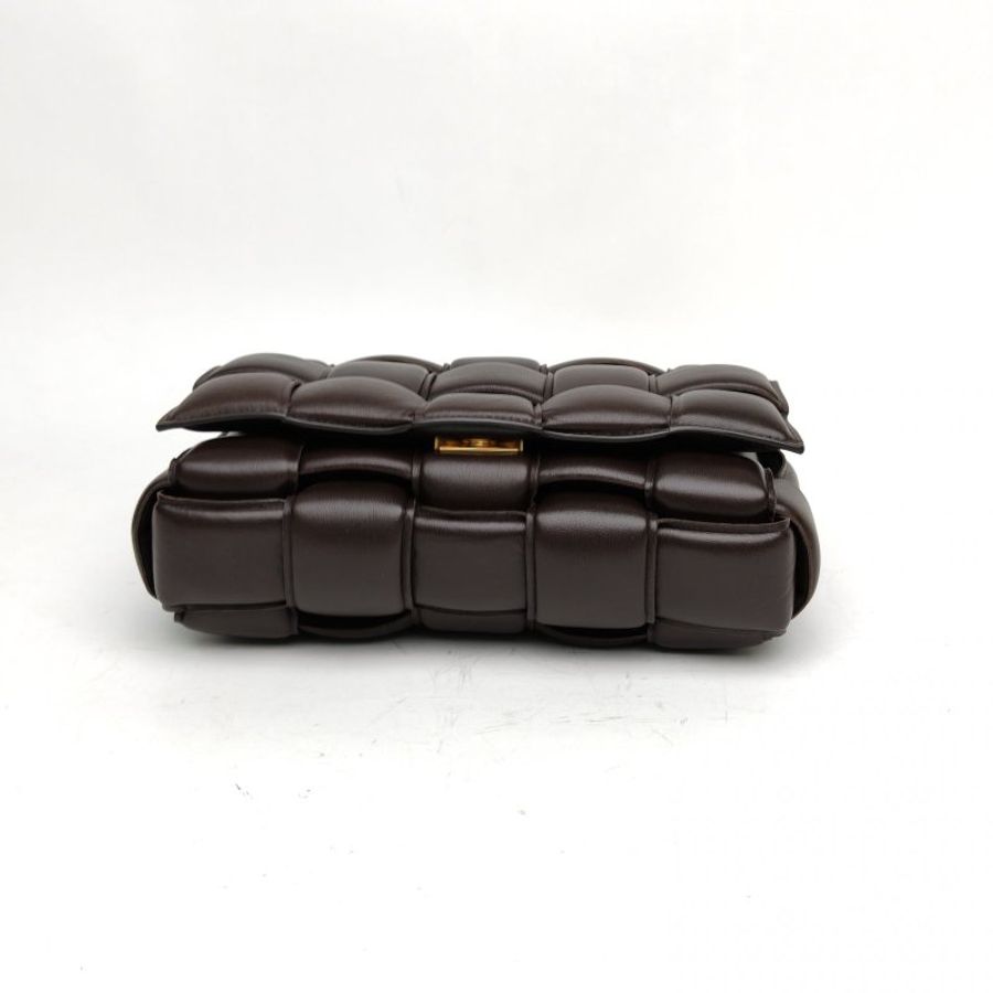 BOTTEGA VENETA CassettePadded加襯中號深巧克力色羊皮肩背包-4