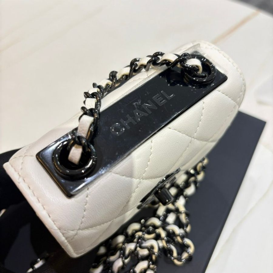 *SHIHNA名牌精品*CHANEL Trendy CC Mini 白羊皮黑釦斜背包 (芯片款)-3