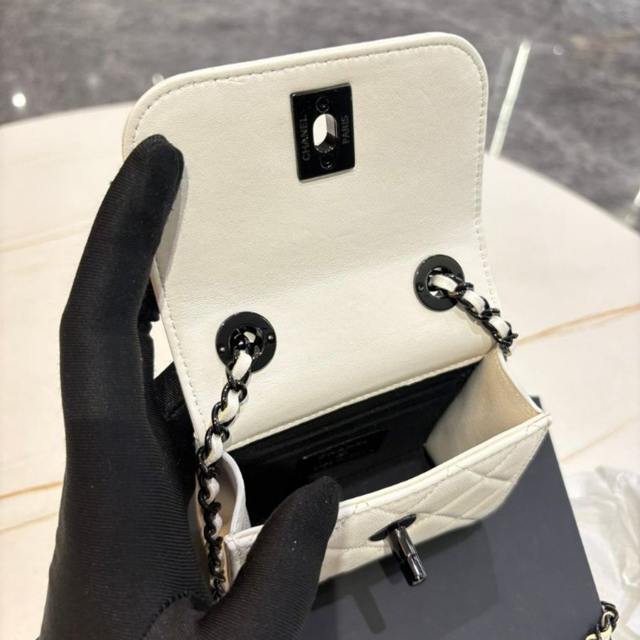 *SHIHNA名牌精品*CHANEL Trendy CC Mini 白羊皮黑釦斜背包 (芯片款)-5