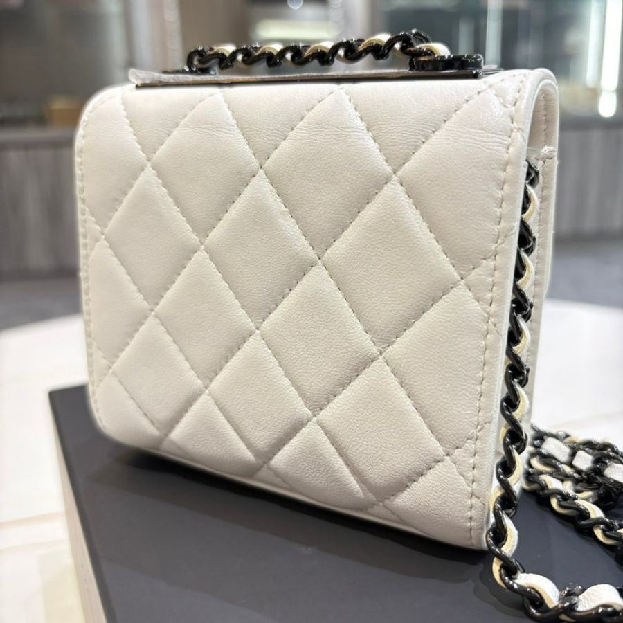 *SHIHNA名牌精品*CHANEL Trendy CC Mini 白羊皮黑釦斜背包 (芯片款)-6