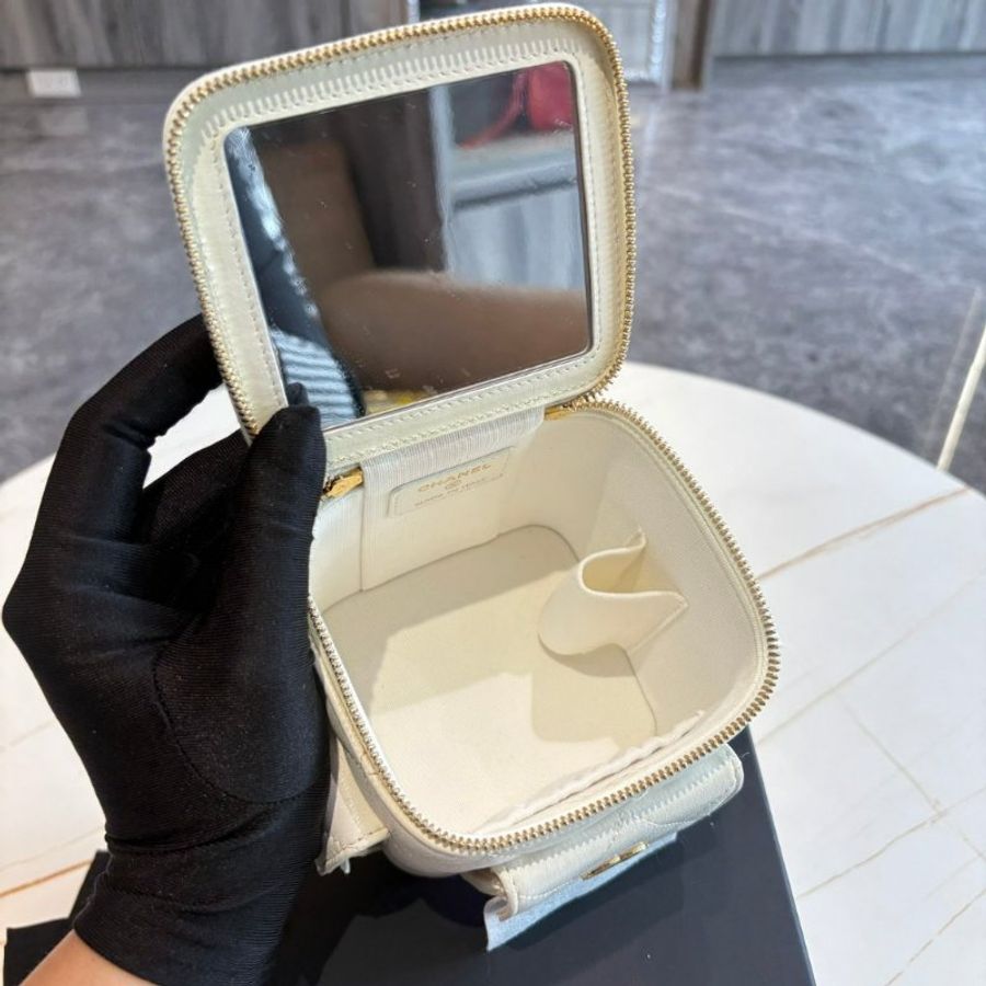 *SHIHNA名牌精品*CHANEL 白色菱格紋皮革小型化妝箱鍊包 (芯片款)-6