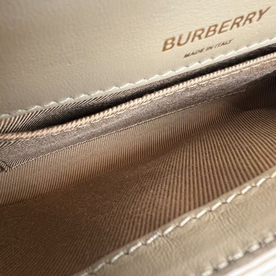 BURBERRY  奶茶色LOLA掀蓋側背包-6