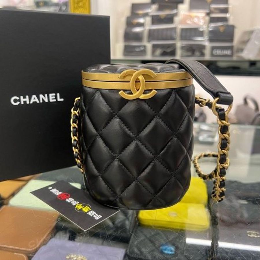 東區正精品㊣CHANEL AS2640 全新未使用香奈兒黑色全皮菱格金邊金鍊化妝箱包圓筒包斜背包RZ6548-0
