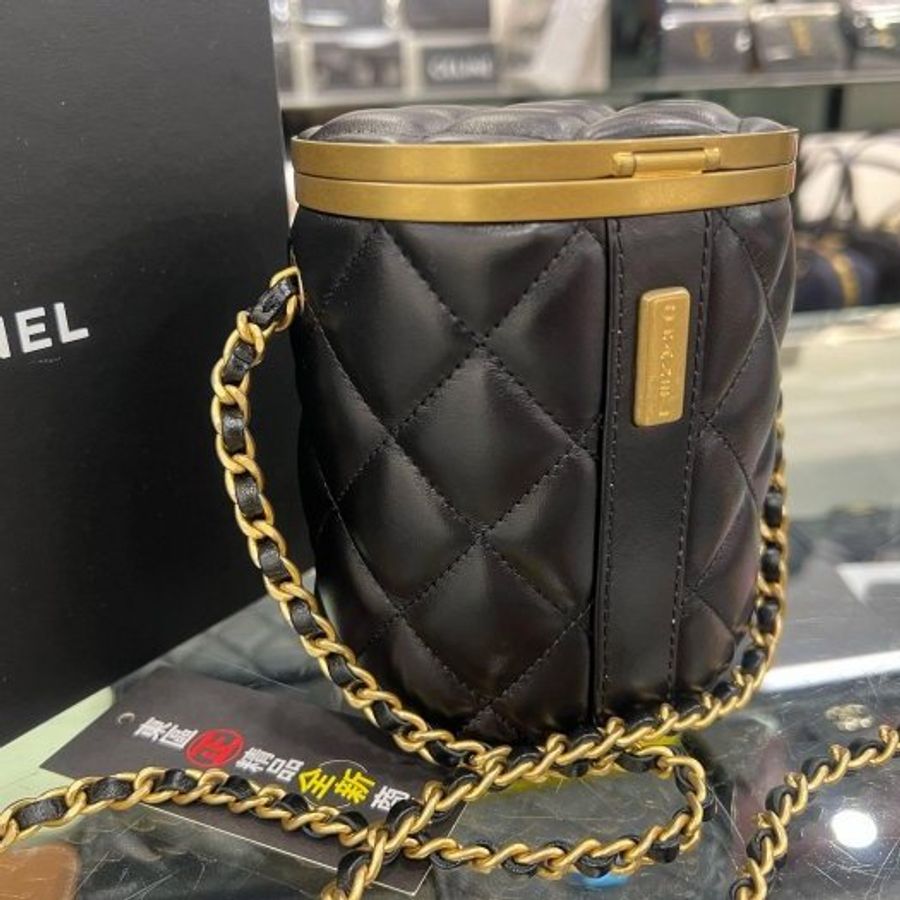 東區正精品㊣CHANEL AS2640 全新未使用香奈兒黑色全皮菱格金邊金鍊化妝箱包圓筒包斜背包RZ6548-4