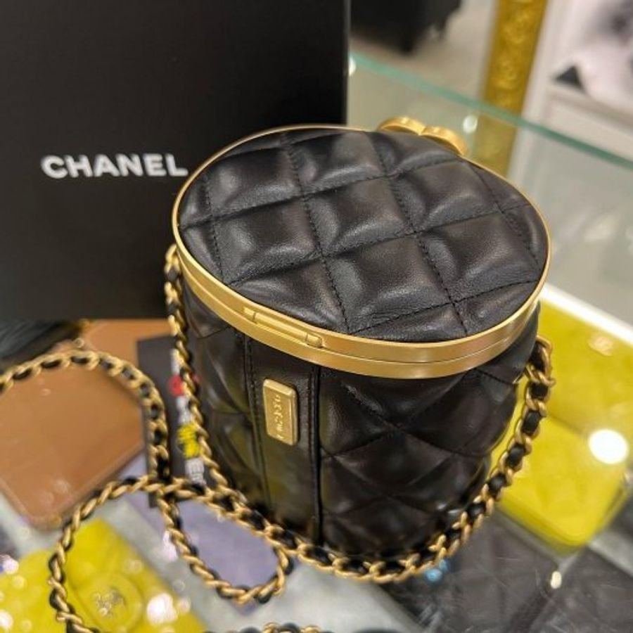 東區正精品㊣CHANEL AS2640 全新未使用香奈兒黑色全皮菱格金邊金鍊化妝箱包圓筒包斜背包RZ6548-6