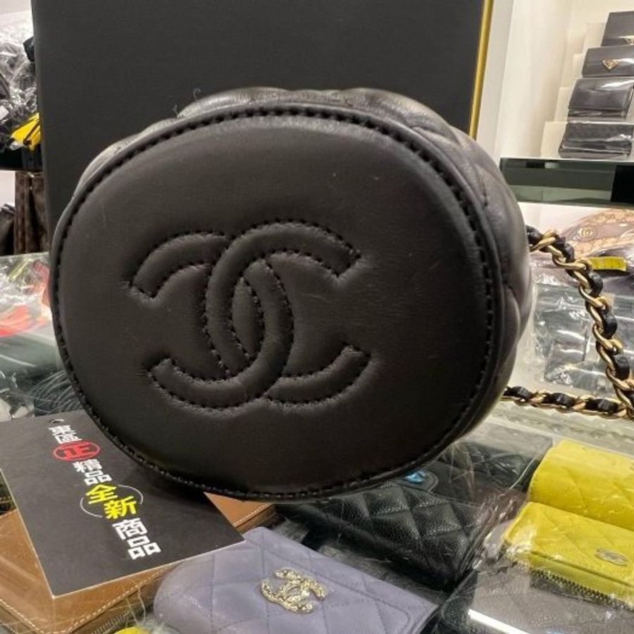 東區正精品㊣CHANEL AS2640 全新未使用香奈兒黑色全皮菱格金邊金鍊化妝箱包圓筒包斜背包RZ6548-9