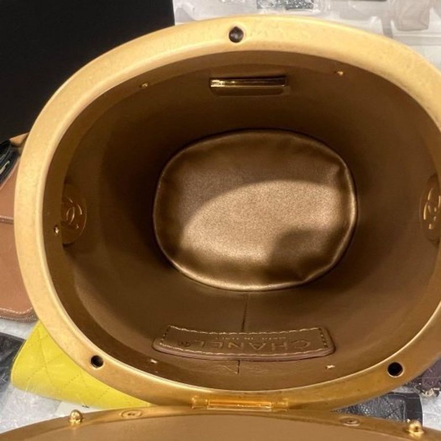 東區正精品㊣CHANEL AS2640 全新未使用香奈兒黑色全皮菱格金邊金鍊化妝箱包圓筒包斜背包RZ6548-13