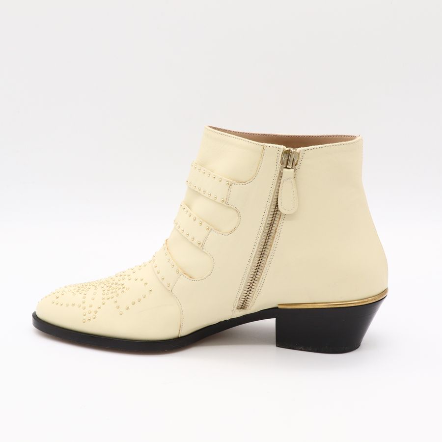 Chloé 蔻依 經典 Susanna 三皮帶金釦金色鉚釘 小牛皮 白色粗跟短靴-9