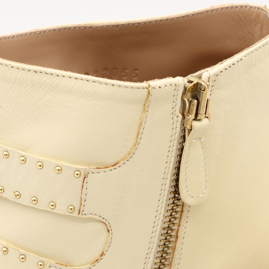 Chloé 蔻依 經典 Susanna 三皮帶金釦金色鉚釘 小牛皮 白色粗跟短靴-12
