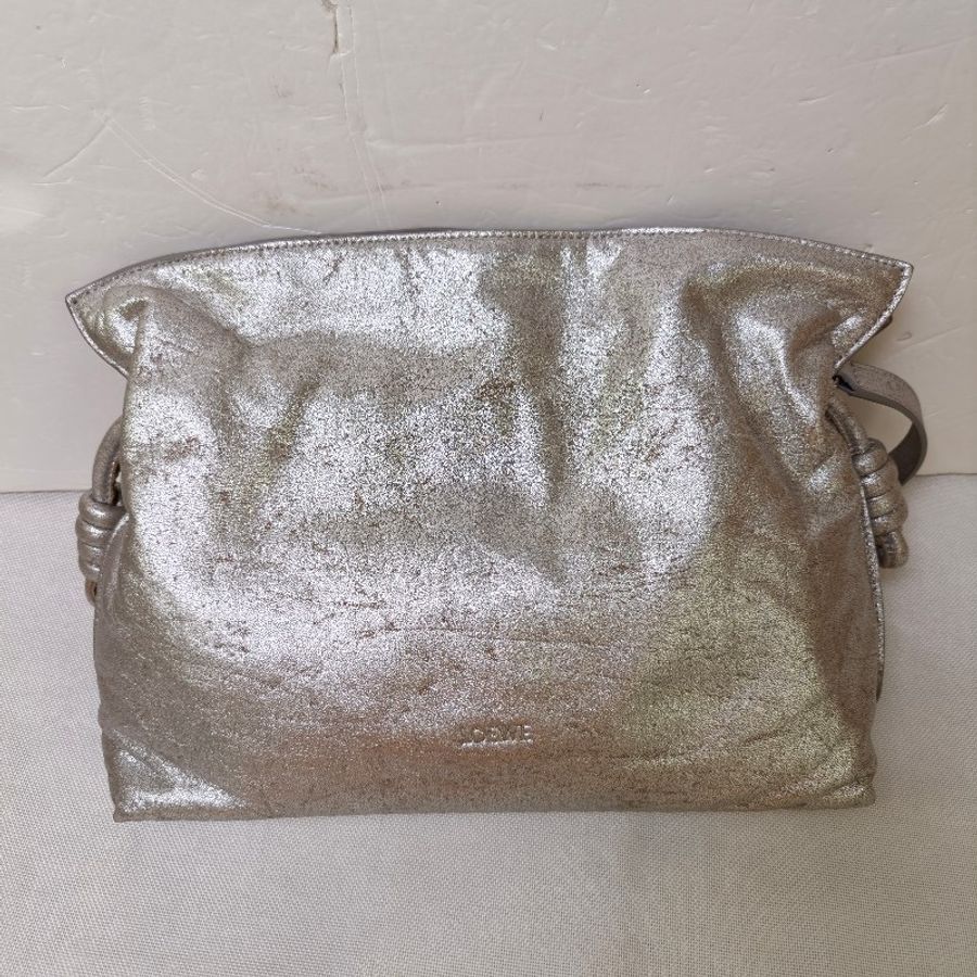 【全新】㊣✨ LOEWE ✨羅威 (附防塵袋)Flamenco Clutch Bag仿舊 銀色 金屬感 小羊皮 束口 福袋包 肩背包 斜背包/二手包/二手精品🌳二手樹屋🌳-3
