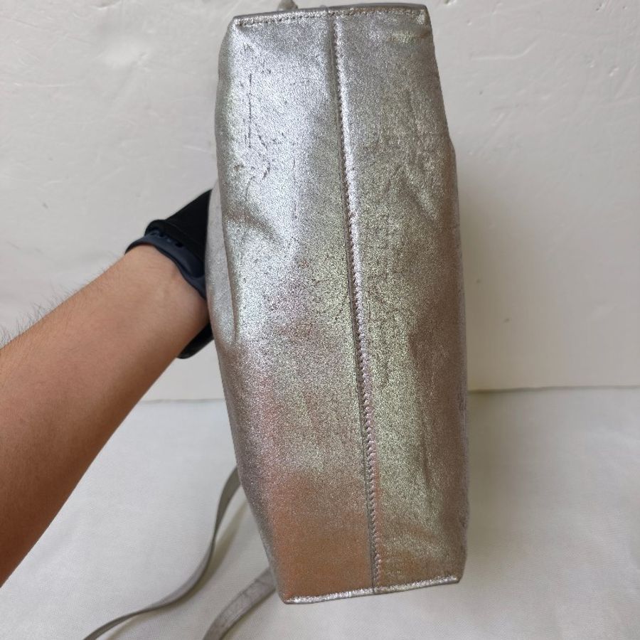 【全新】㊣✨ LOEWE ✨羅威 (附防塵袋)Flamenco Clutch Bag仿舊 銀色 金屬感 小羊皮 束口 福袋包 肩背包 斜背包/二手包/二手精品🌳二手樹屋🌳-7