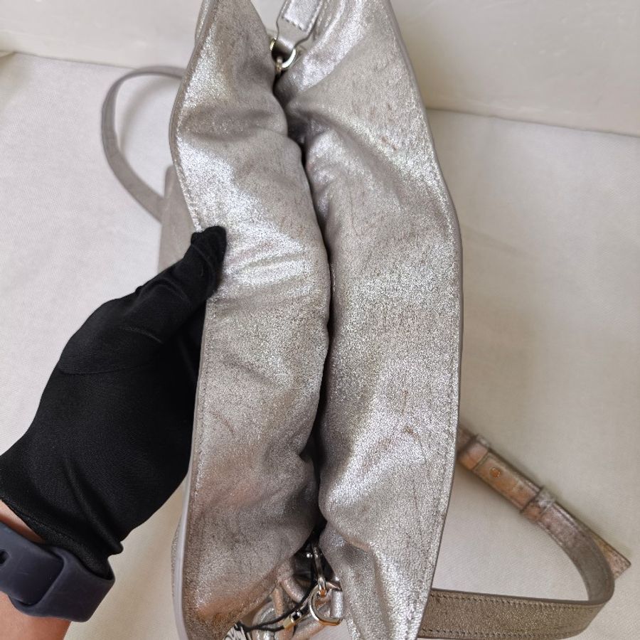 【全新】㊣✨ LOEWE ✨羅威 (附防塵袋)Flamenco Clutch Bag仿舊 銀色 金屬感 小羊皮 束口 福袋包 肩背包 斜背包/二手包/二手精品🌳二手樹屋🌳-23
